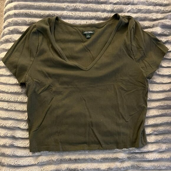 Target Wild Fable, short sleeve crop top v-neck, size XL; army green - Picture 1 of 1